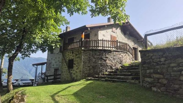 casa indipendente in vendita a Teglio