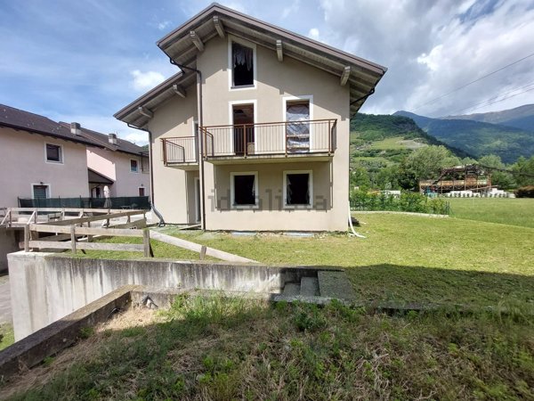 casa indipendente in vendita a Teglio in zona Tresenda