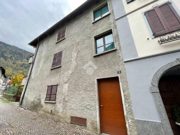 casa indipendente in vendita a Tirano