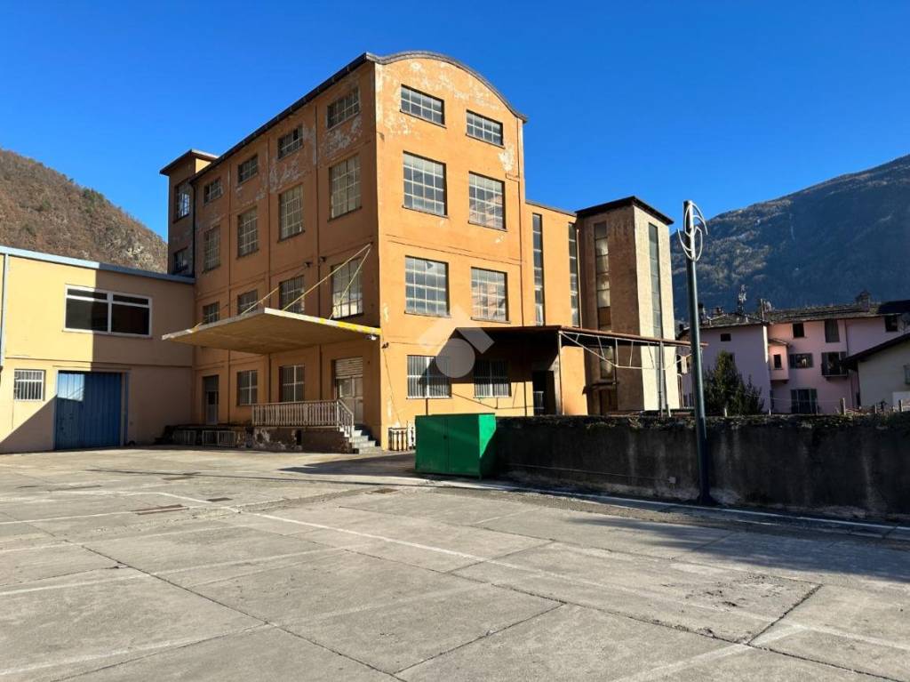 negozio in vendita a Tirano