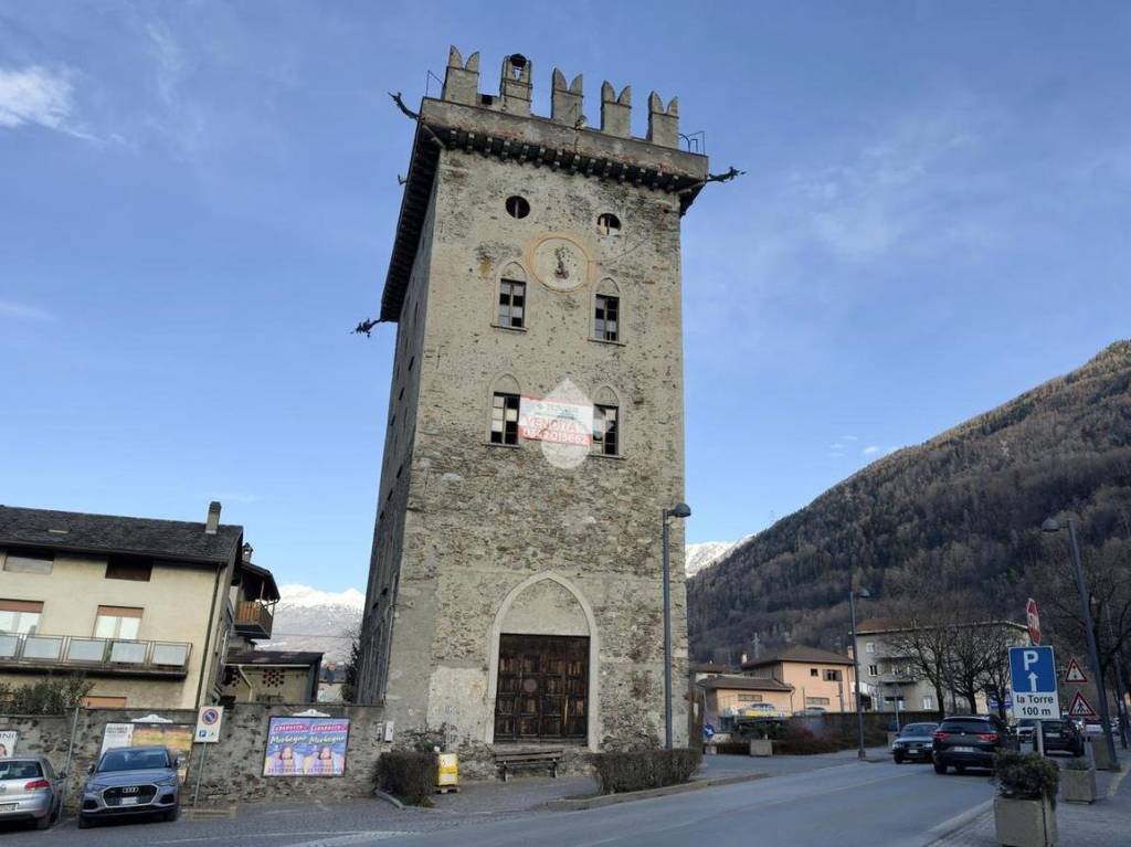negozio in vendita a Tirano in zona Madonna di Tirano