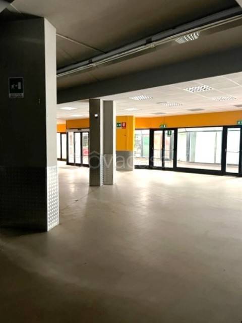 negozio in vendita a Tirano