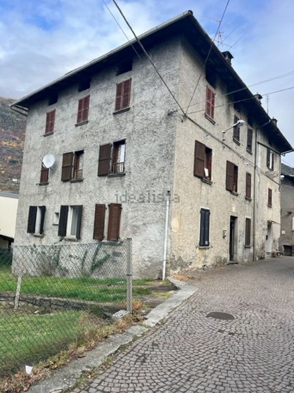 appartamento in vendita a Tirano in zona Cologna