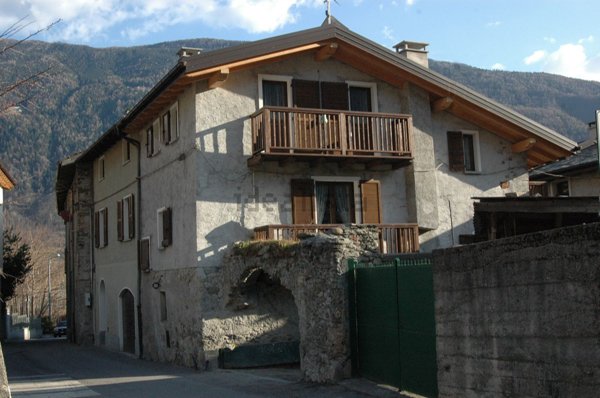 casa indipendente in vendita a Tirano in zona Madonna di Tirano