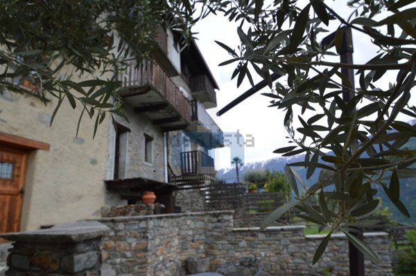 appartamento in vendita a Tirano in zona Roncaiola