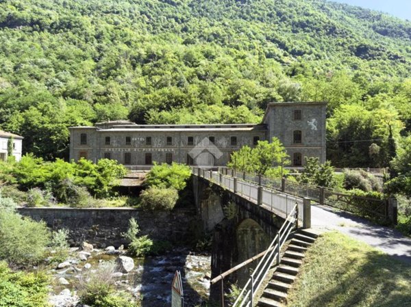 negozio in vendita a Tirano