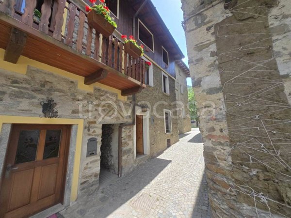 appartamento in vendita a Tirano in zona Cologna