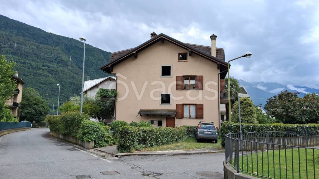appartamento in vendita a Tirano in zona Madonna di Tirano