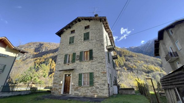 casa indipendente in vendita a Torre di Santa Maria