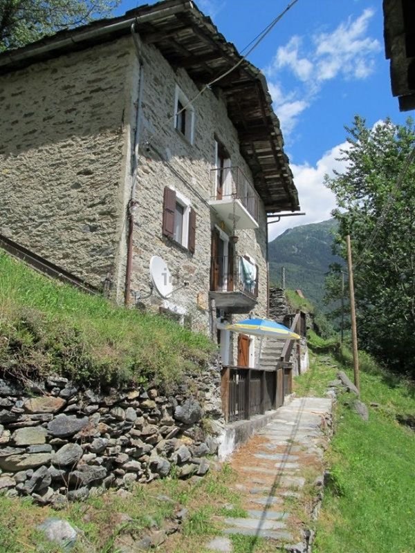 casa indipendente in vendita a Torre di Santa Maria in zona Ciappanico