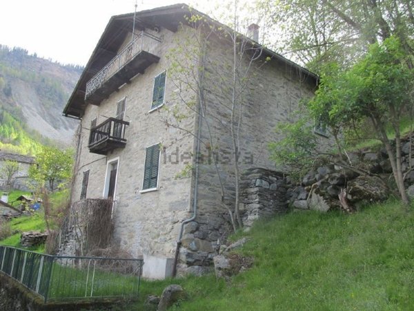 esavano in vendita a Torre di Santa Maria in zona Ciappanico