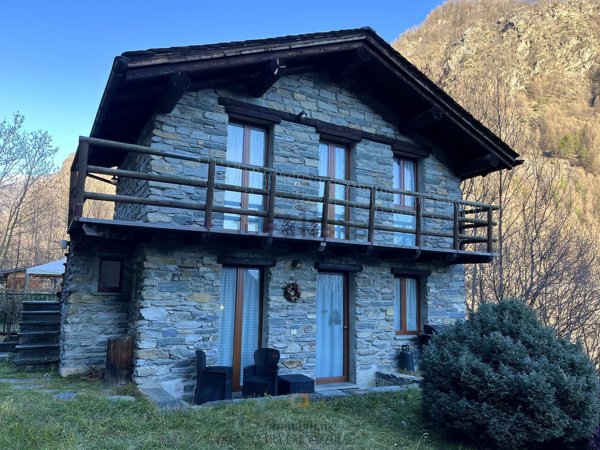 casa indipendente in vendita a Torre di Santa Maria in zona Sant'Anna