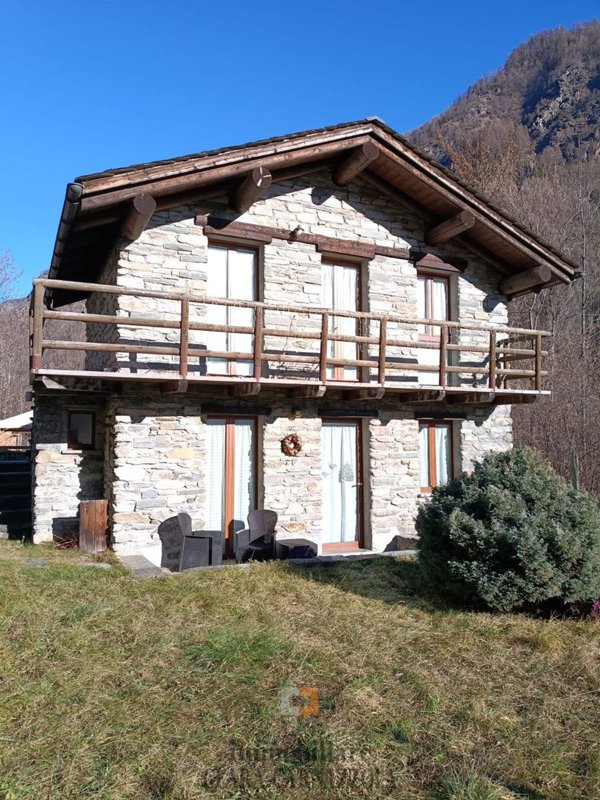 casa indipendente in vendita a Torre di Santa Maria in zona Sant'Anna