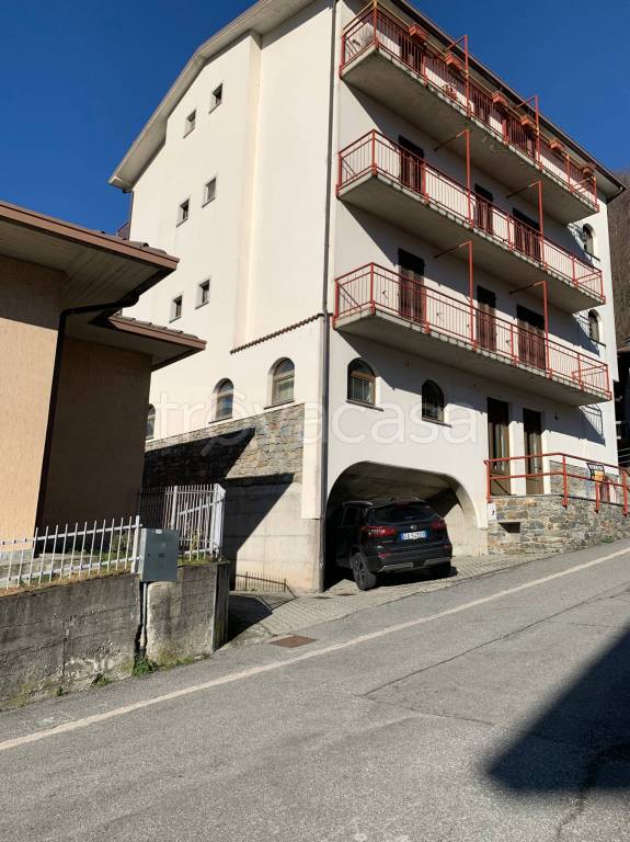 appartamento in vendita a Traona in zona Manescia