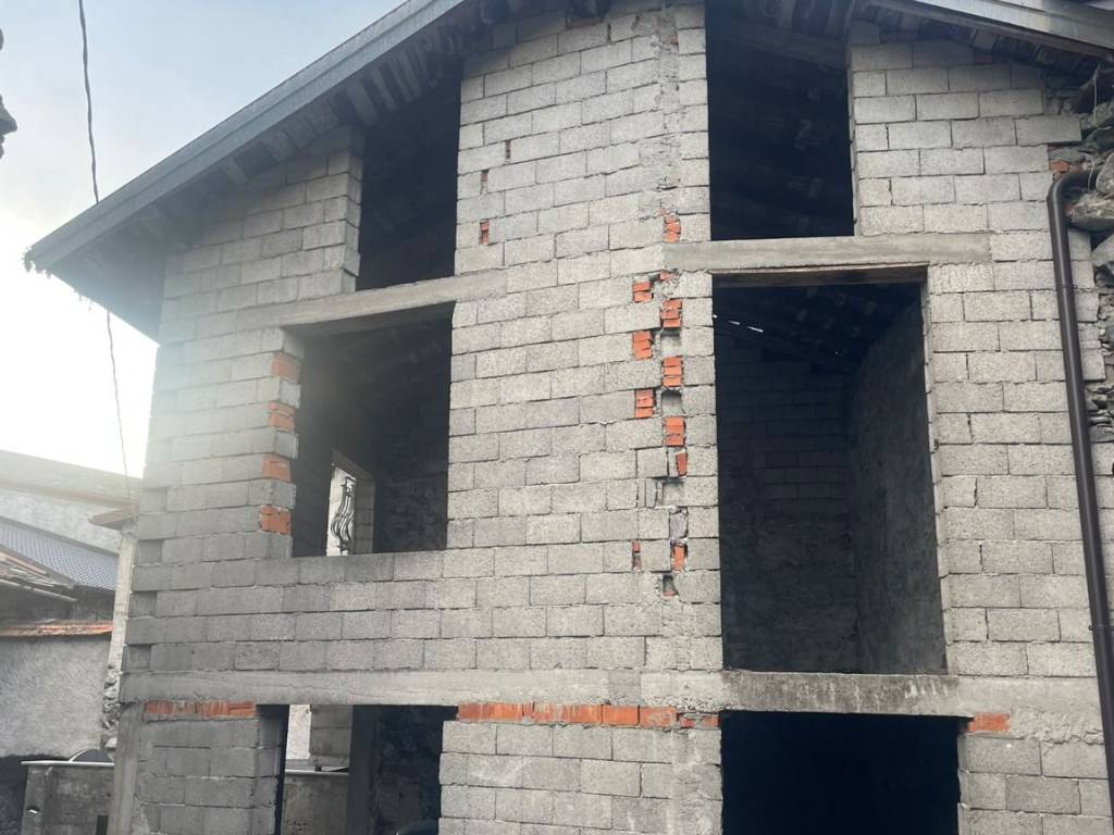 casa indipendente in vendita a Traona in zona Traona