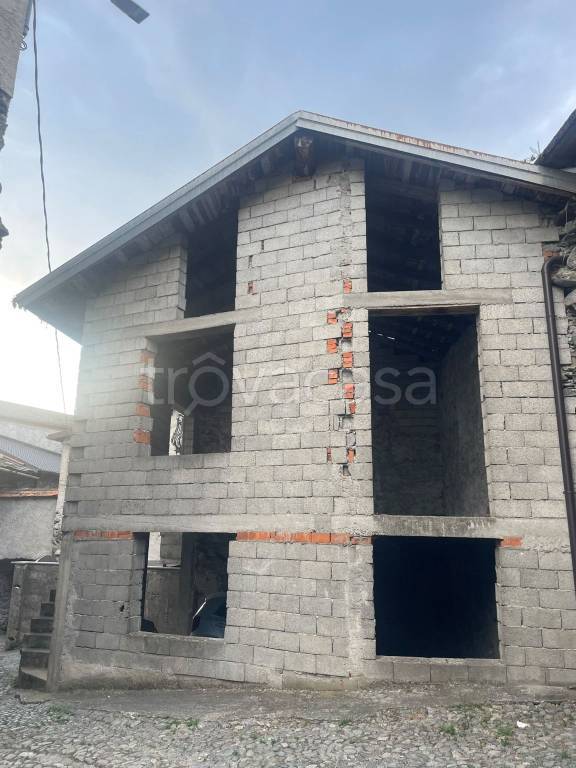 appartamento in vendita a Traona in zona Traona
