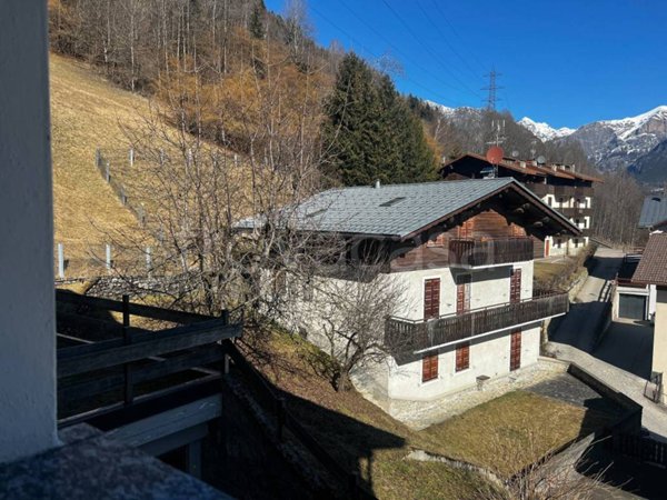 casa indipendente in vendita a Valdisotto in zona Santa Lucia