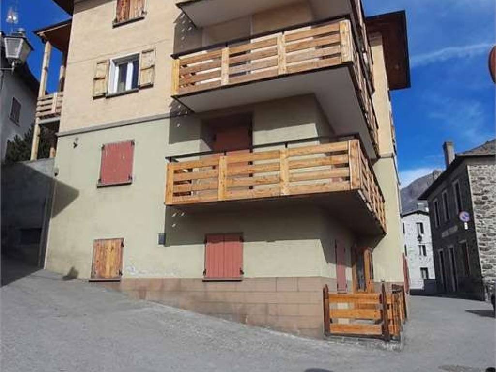 appartamento in vendita a Valdisotto in zona Oga