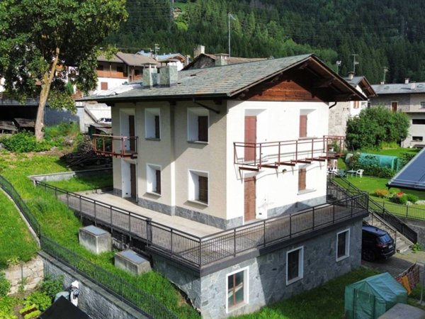 casa indipendente in vendita a Valdisotto in zona Cepina