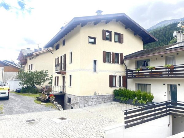 appartamento in vendita a Valdisotto in zona Santa Lucia