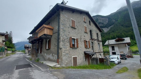 appartamento in vendita a Valdisotto in zona Cepina
