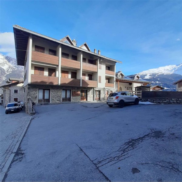 appartamento in vendita a Valdisotto in zona Oga