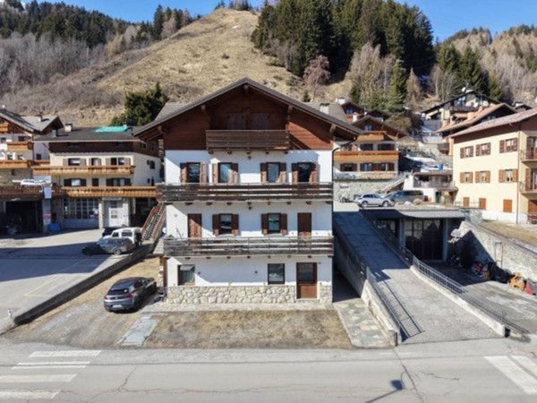appartamento in vendita a Valdisotto in zona Santa Lucia