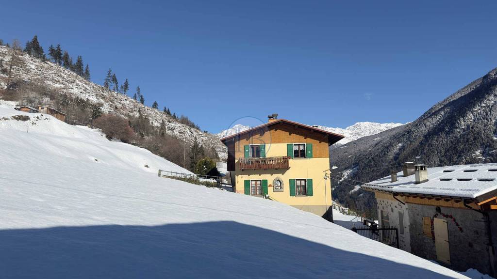 casa indipendente in vendita a Valdisotto in zona Cepina