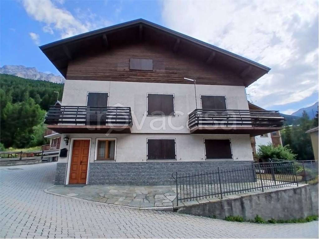 casa indipendente in vendita a Valfurva in zona Uzza