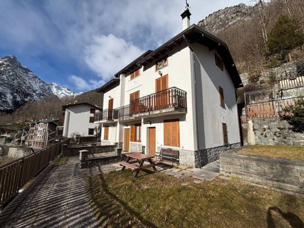 appartamento in vendita a Val Masino in zona San Martino