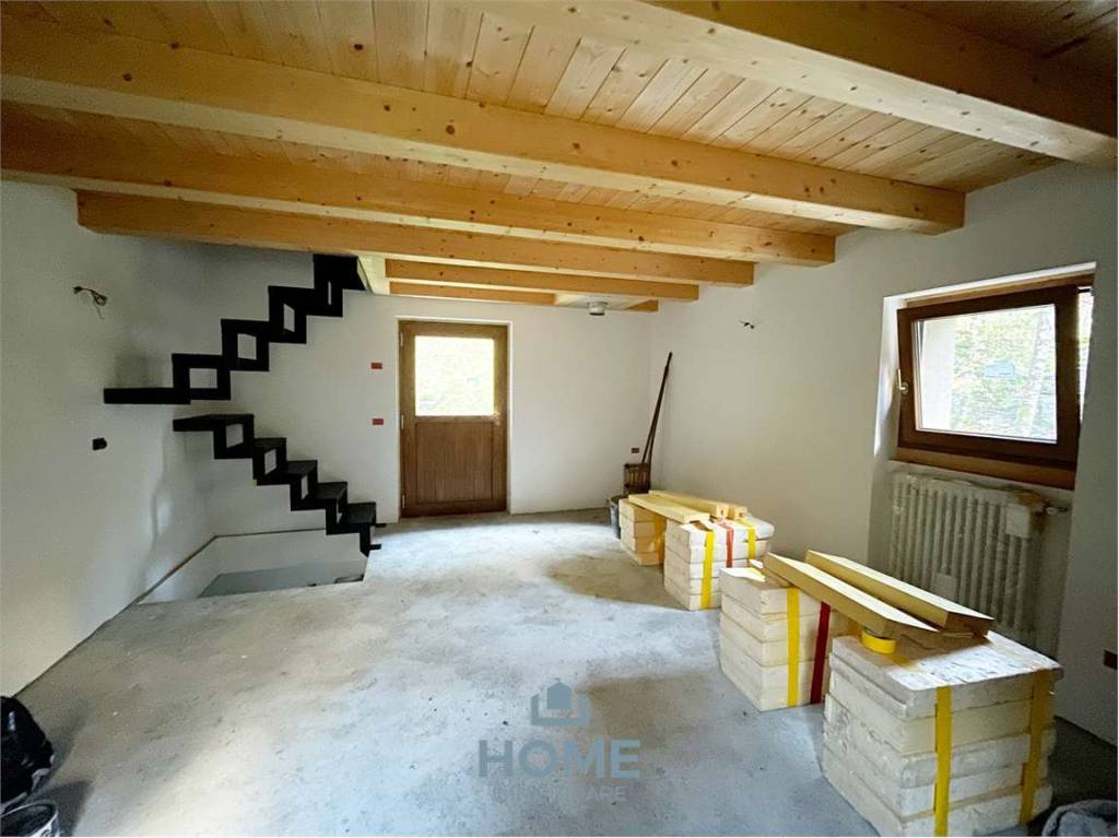 casa indipendente in vendita a Villa di Chiavenna in zona Giavera