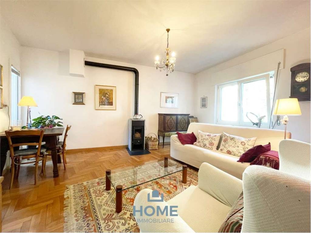 casa indipendente in vendita a Villa di Chiavenna