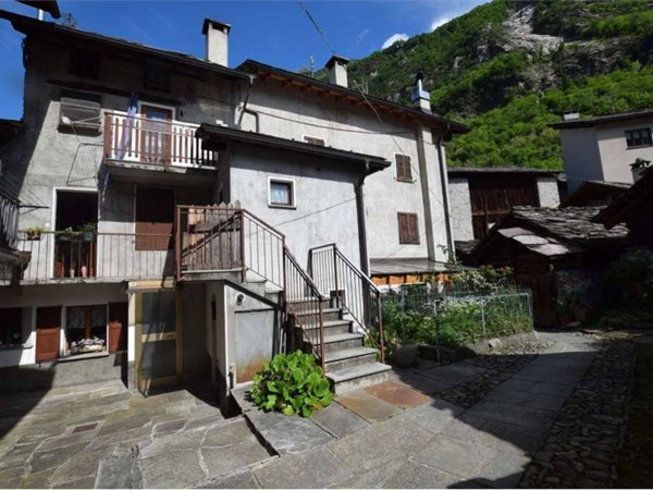 casa indipendente in vendita a Villa di Chiavenna