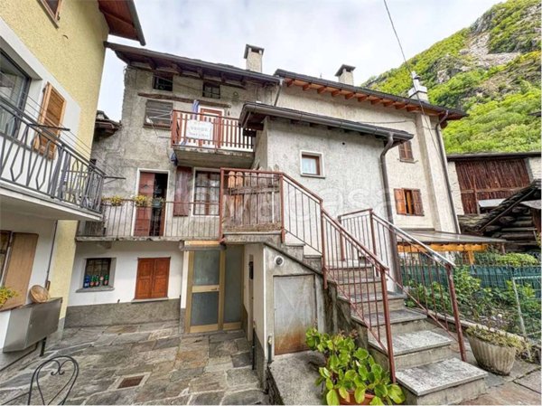 casa indipendente in vendita a Villa di Chiavenna in zona Case Foratti