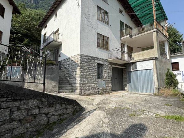 casa indipendente in vendita a Villa di Chiavenna
