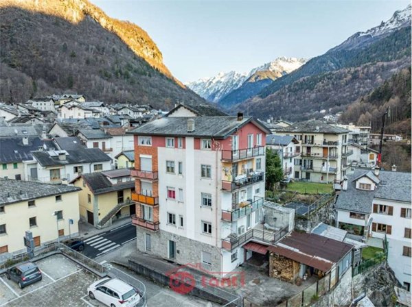 casa indipendente in vendita a Villa di Chiavenna