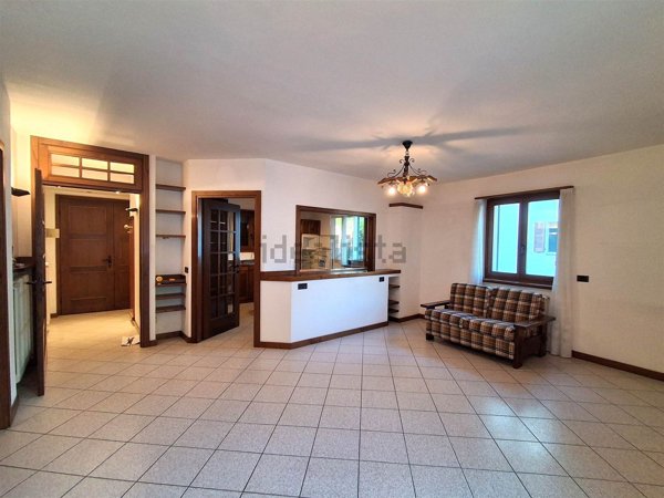 appartamento in vendita a Villa di Chiavenna in zona Giavera