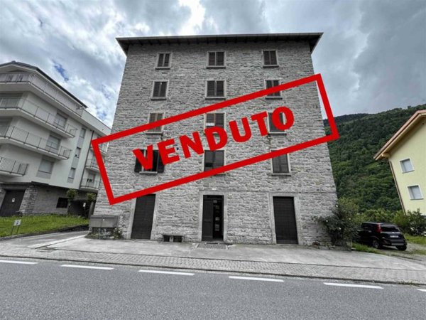 casa indipendente in vendita a Villa di Chiavenna in zona Giavera