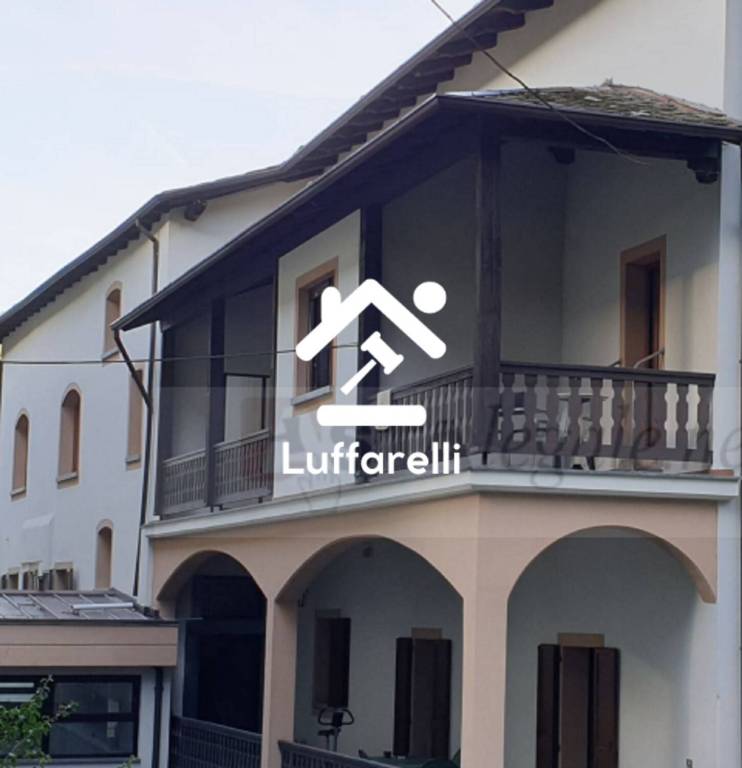 casa indipendente in vendita a Villa di Tirano