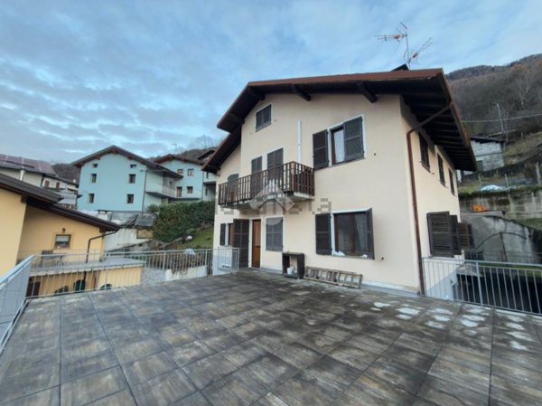 appartamento in vendita a Villa di Tirano in zona Motta