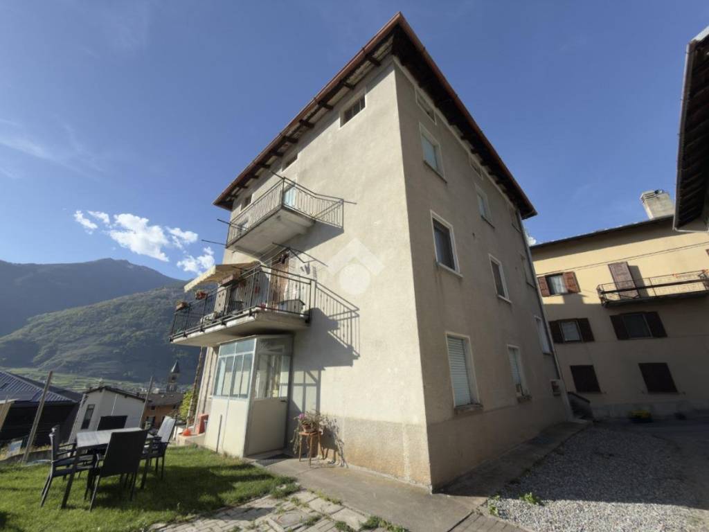 appartamento in vendita a Villa di Tirano in zona Stazzona
