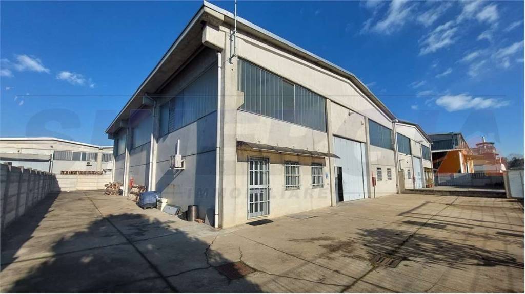 locale commerciale in vendita ad Abbiategrasso in zona Mendosio
