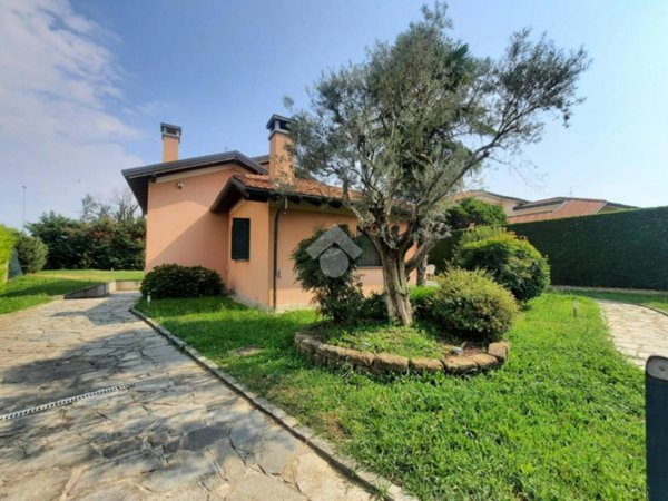 casa indipendente in vendita ad Abbiategrasso