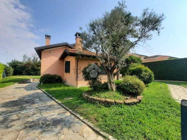 casa indipendente in vendita ad Abbiategrasso