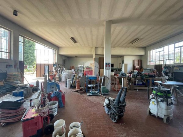 locale commerciale in vendita ad Abbiategrasso