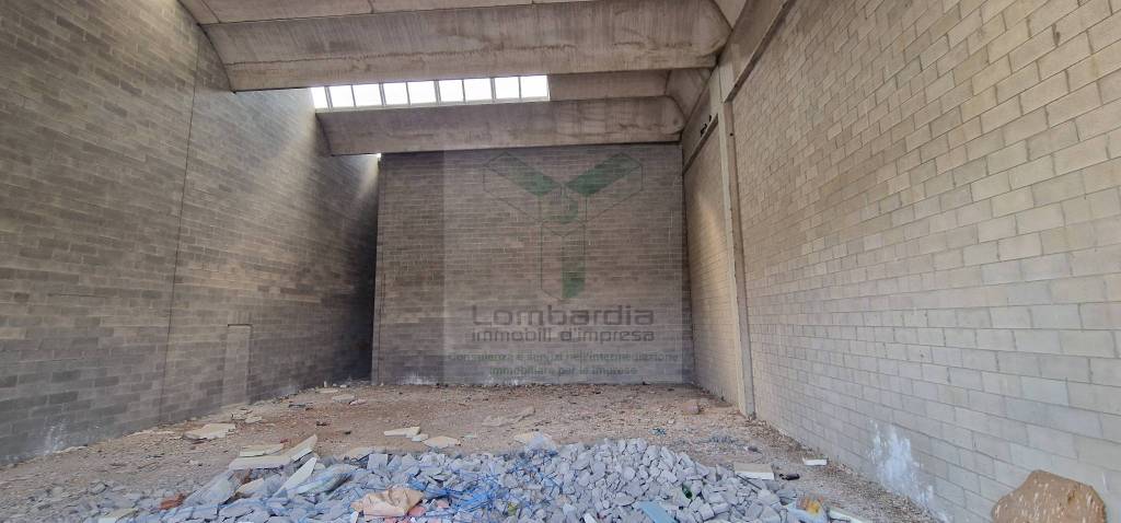 locale commerciale in vendita ad Abbiategrasso