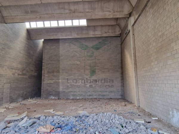 locale commerciale in vendita ad Abbiategrasso