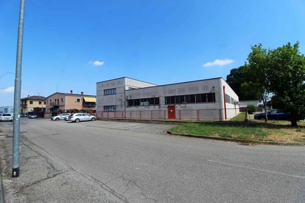 capannone in vendita ad Abbiategrasso