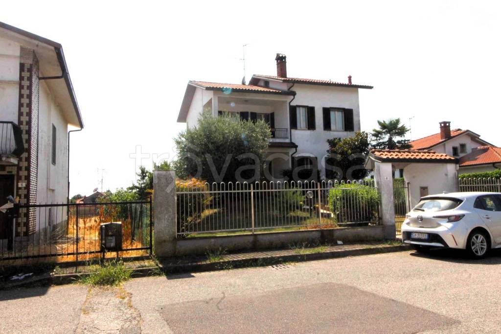 casa indipendente in vendita ad Abbiategrasso