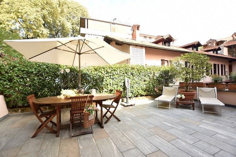casa indipendente in vendita ad Abbiategrasso in zona Mendosio